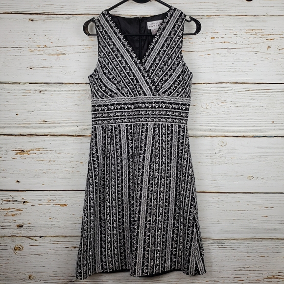 Adrianna Papell Dresses & Skirts - Adrianna Papell Embroidered Sleeveless Dress